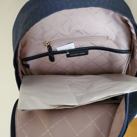 Sold / Final Price MICHAEL KORS Medium Backpack NWT - Picture 3 of 4